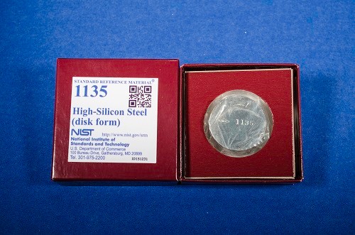 SRM 1135  La鋼，高硅
